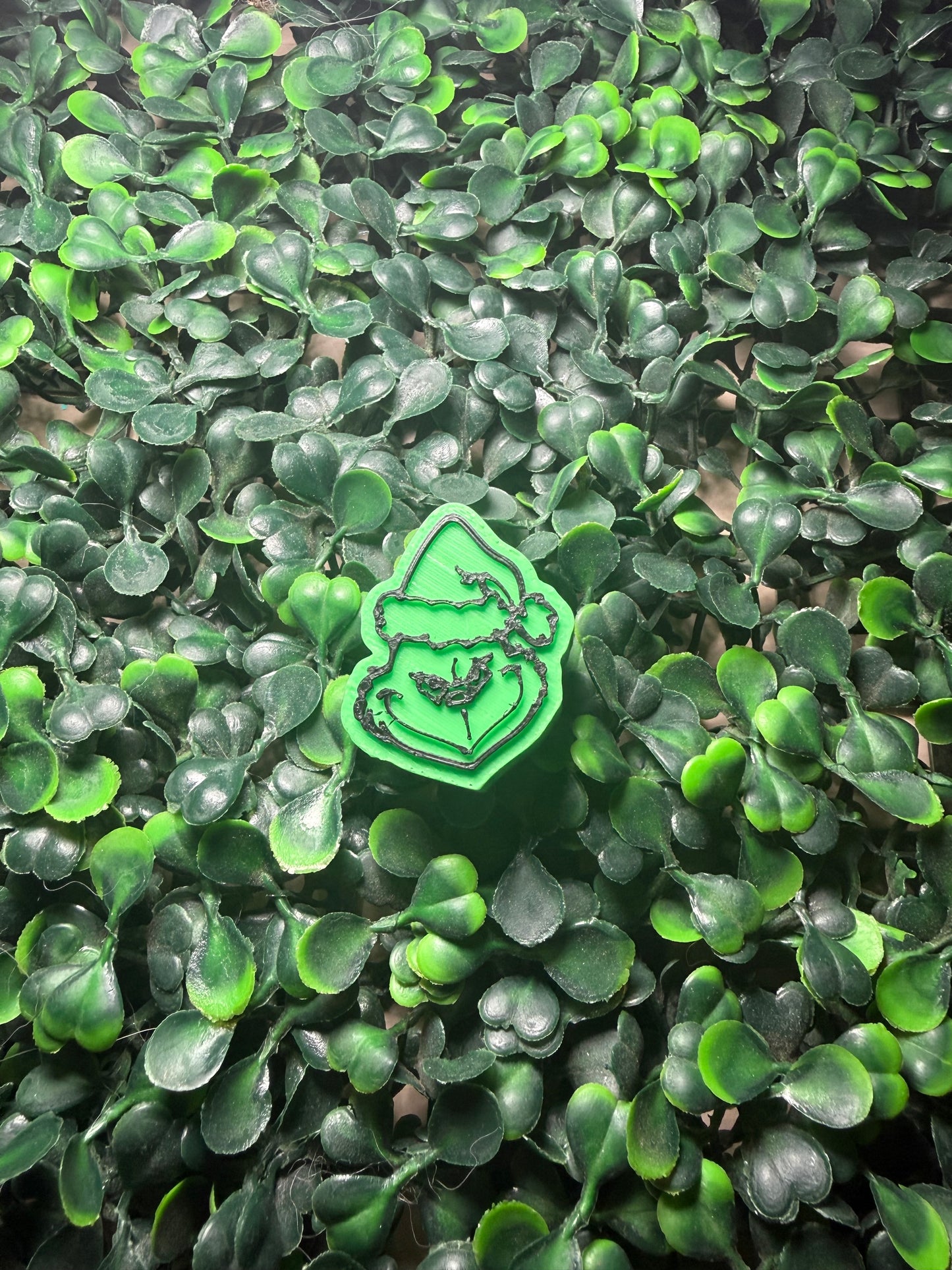 Grin in black strawtopper