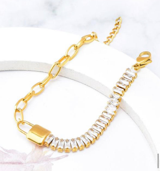 The Golden Baguettes Bar Bracelet